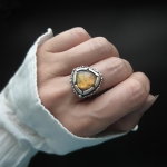BLESSED BY FIRE - srebrny pierścionek z fasetowanym labradorytem - Fiann w Biżuteria/Pierścionki