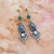 Puls leśnego serca - srebrne kolczyki z szafirem, zielonym onyksem i perłą / Kornelia Sus / Biżuteria / Kolczyki