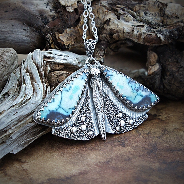 Trzepot skrzydeł - srebrny naszyjnik w kształcie motyla / Kornelia Sus / Biżuteria / Naszyjniki