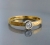 Złoty pierścionek z brylantem 0,08 ct (młotkowana powierzchnia) / BIZOE / Biżuteria / Pierścionki