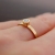 Złoty pierścionek z brylantem 0,11 ct SI/H / BIZOE / Biżuteria / Pierścionki