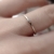 Złoty pierścionek z brylantem 0,015 ct SI/H - białe złoto / BIZOE / Biżuteria / Pierścionki