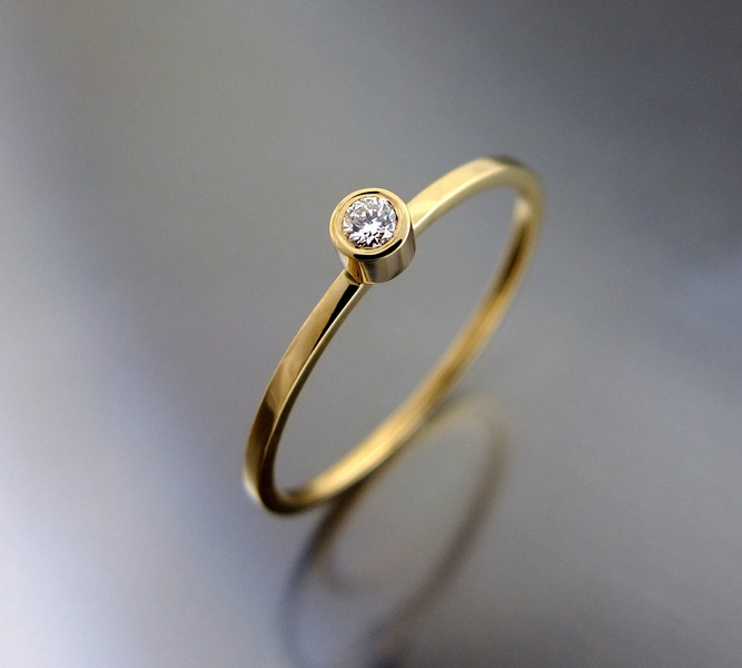 Złoty pierścionek z brylantem 0,04 ct SI/H / BIZOE / Biżuteria / Pierścionki