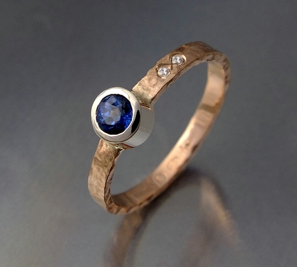 Złoty pierścionek z szafirem i brylantami / BIZOE / Biżuteria / Pierścionki
