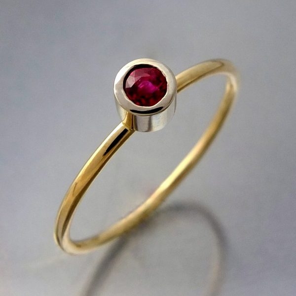 Złoty pierścionek z rubinem / BIZOE / Biżuteria / Pierścionki