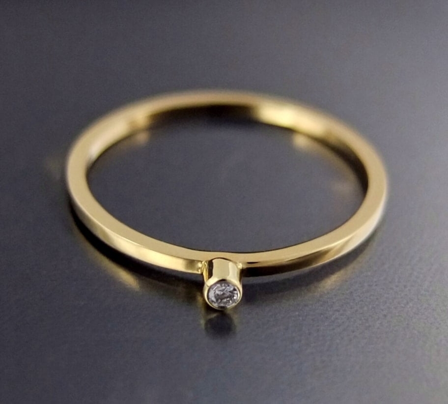 Złoty pierścionek z brylantem 0,015 ct / BIZOE / Biżuteria / Pierścionki