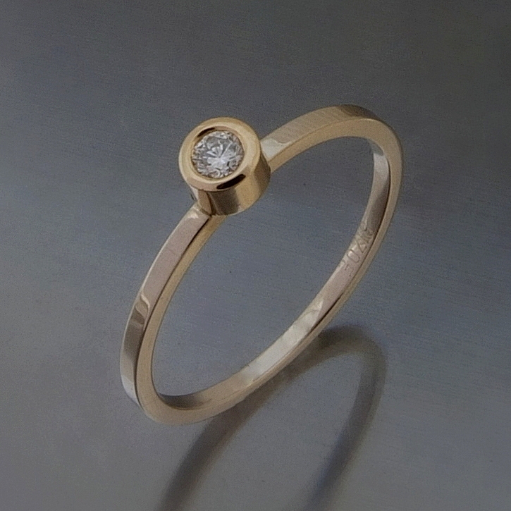 Złoty pierścionek z brylantem 0,06 ct VS/H,  ROZMIAR 12, dostępny "od ręki" / BIZOE / Biżuteria / Pierścionki