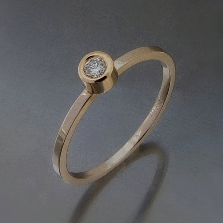 Złoty pierścionek z brylantem 0,06 ct VS/H - ROZMIAR 12, dostępny "od ręki" / BIZOE / Biżuteria / Pierścionki