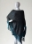Asymetryczne poncho z frędzlami wykonane z alpaki, wełny i wiskozy- womens poncho / Knitwear Factory / Moda / Swetry i poncza