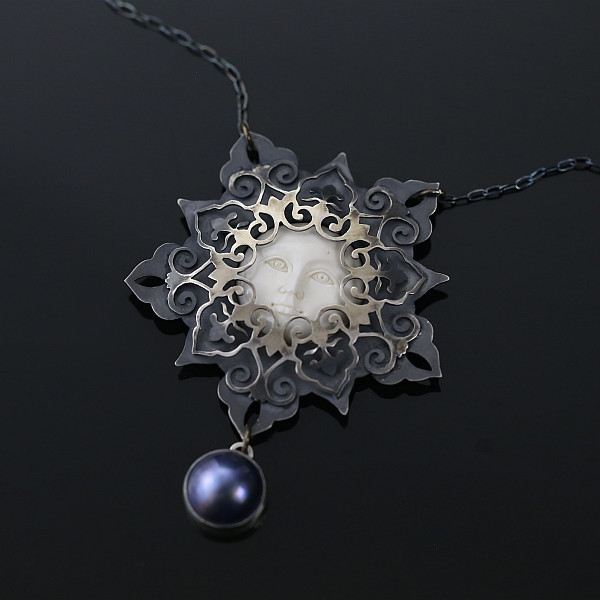 Księżycowy kwiat - ażurowy wisiorek ze srebra / Sztuk Kilka / Biżuteria / Wisiory