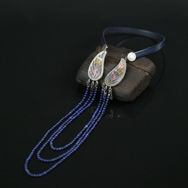 Etniczny naszyjnik ze sznurami lapis lazuli i skrzydłami - Żywioł Powietrze / Sztuk Kilka / Biżuteria / Naszyjniki