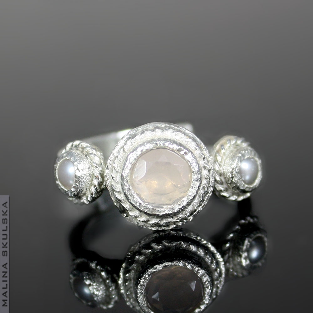 Antyczny pierścionek z kwarcem różowym i perłami / Malina Skulska / Biżuteria / Pierścionki
