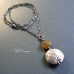opal w poduchach