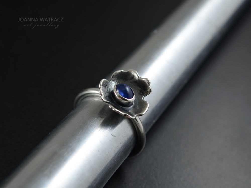 Srebrny pierścionek z Kyanitem / Joanna Watracz / Biżuteria / Pierścionki