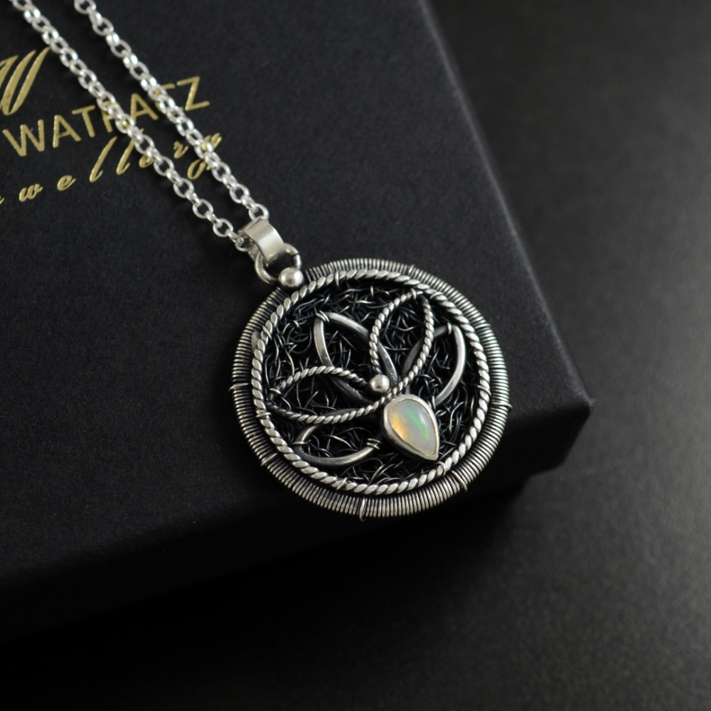 Kwiat lotosu - Srebrny amulet z opalem etiopskim / Joanna Watracz / Biżuteria / Naszyjniki