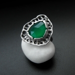 Kropla drąży skałę  - srebrny pierścionek z zielonym onyksem - Fiann w Biżuteria/Pierścionki