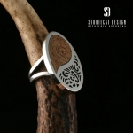 Ażurowy labirynt- pierścionek z drewnem dębu