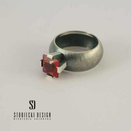 CHUBBY No. 2- srebrny pierścionek z rubinową cyrkonią / stobieckidesign / Biżuteria / Pierścionki