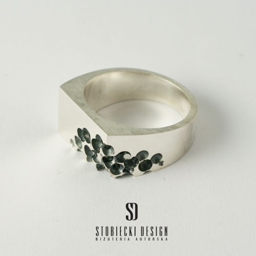 Sygnet CORRODED  / stobieckidesign / Biżuteria / Pierścionki