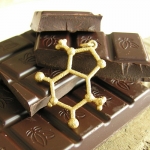 CHOCOLATE - pozlacany wisior ze stali nerdzewnej