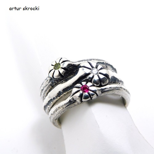 Pierścionek z naturalnym kamieniem do wyboru rubin, szmaragd, szafir. / atelier Skrocki / Biżuteria / Pierścionki