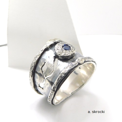 srebrny pierścionek z szafirem / atelier Skrocki / Biżuteria / Pierścionki