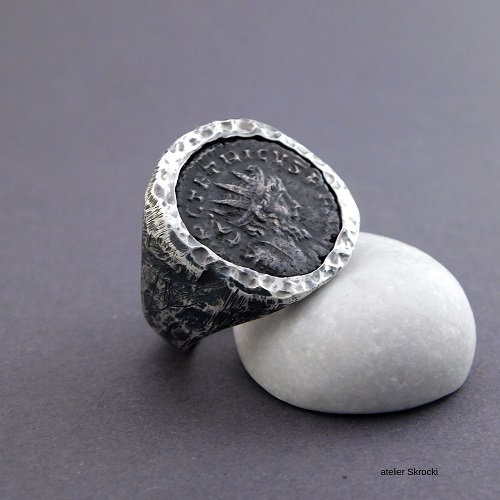Starożytna moneta w srebrnym sygnecie / atelier Skrocki / Biżuteria / Dla mężczyzn