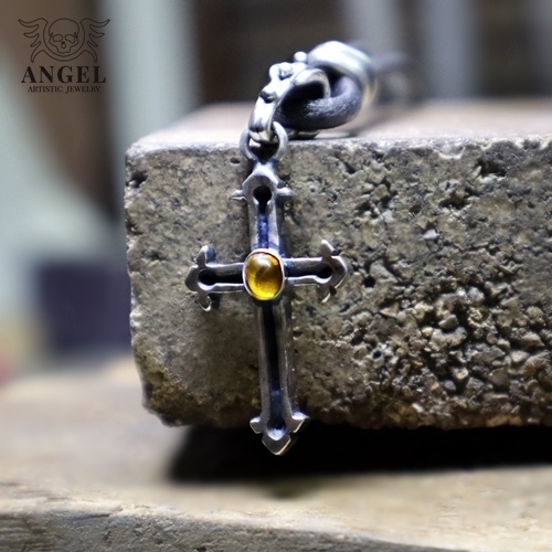 Christianus (amber) - krzyż / Anioł / Biżuteria / Wisiory