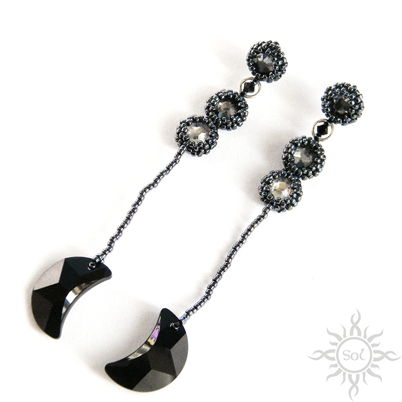 Księżyce silver night, kolczyki z kryształami Swarovskiego, beading / Sol / Biżuteria / Kolczyki