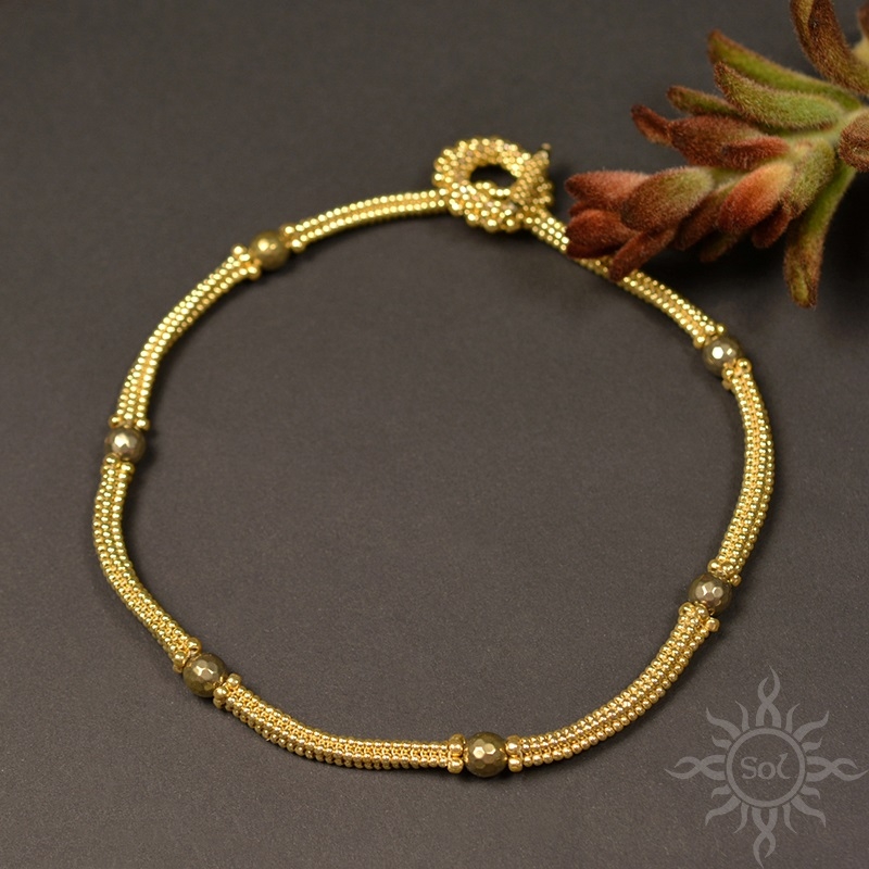 Fildor, złoty z hematytem, beading / Sol / Biżuteria / Naszyjniki