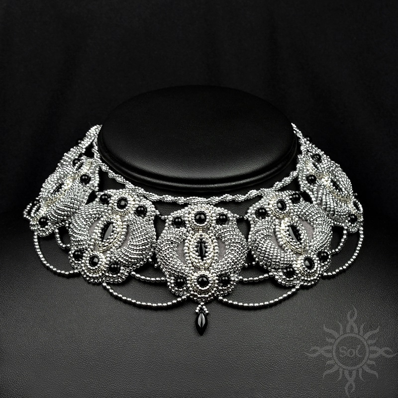 Ilsa - srebrna kolia z onyksem i hematytem, haft koralikowy / Sol / Biżuteria / Naszyjniki
