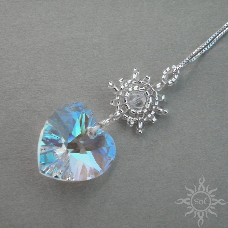 Serce Crystal Blue AB, wisiorek z kryształami Swarovskiego, beading / Sol / Biżuteria / Wisiory