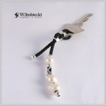 PEARL SNAKE - srebrny brelok z naturalnymi perlami - wstobiecki w Biżuteria/Breloki