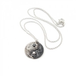 SREBRNY WISIOREK - YIN-YANG
