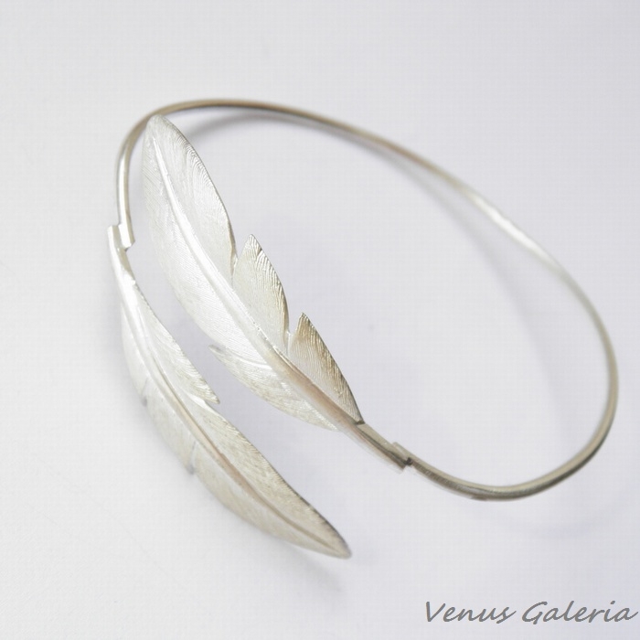 Bransoletka srebrna - Białe pióra  / VENUS GALERIA / Biżuteria / Bransolety