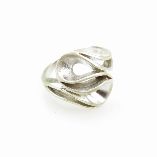  Fala biała - pierścionek srebrny / VENUS GALERIA / Biżuteria / Pierścionki
