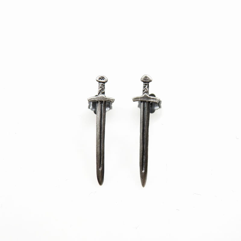  Kolczyki z mieczem srebrne małe na sztyftach / VENUS GALERIA / Biżuteria / Kolczyki