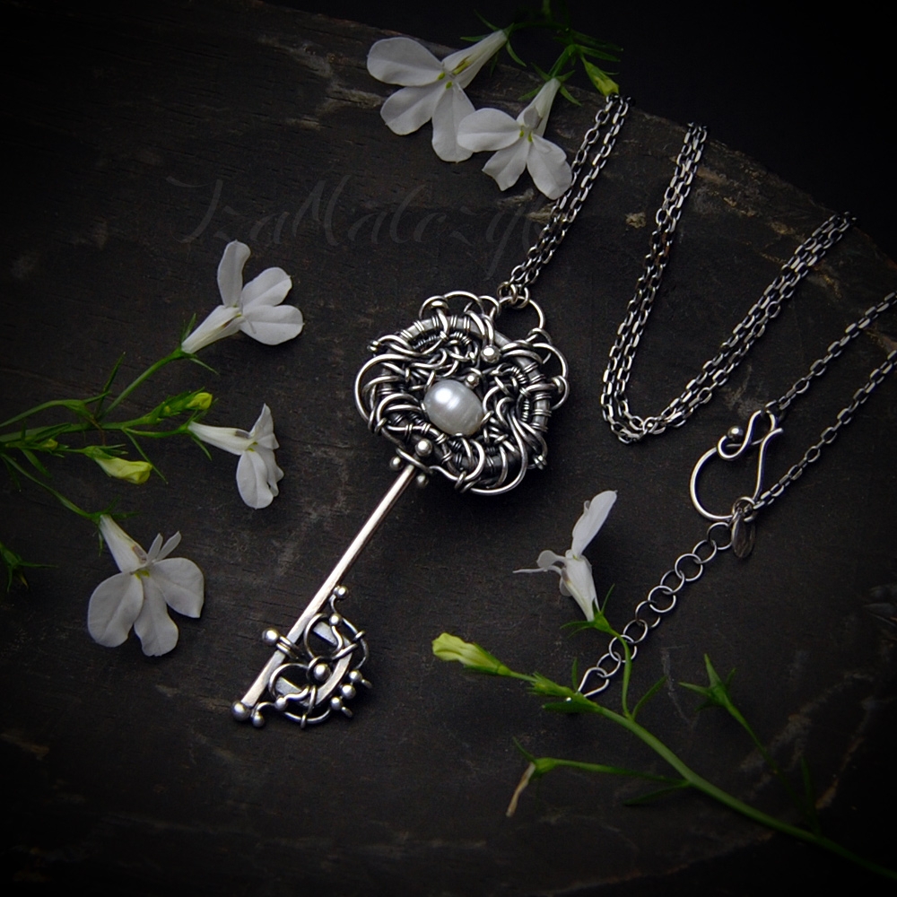 Astraea - unikatowy srebrny naszyjnik z wisiorem w kształcie klucza / Iza Malczyk / Biżuteria / Naszyjniki