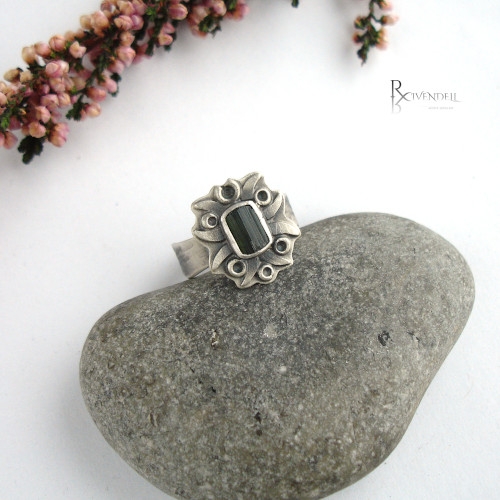 Leśny skarb - srebrny pierścionek z zielonym turmalinem / Rivendell / Biżuteria / Pierścionki