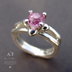 Pink alexandrite - Pierścionek ze srebra zdobiony różowym aleksandrytem