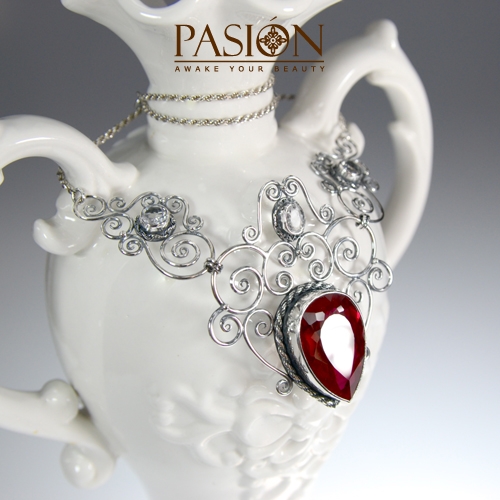 WILD HEART - okazały srebrny naszyjnik z czerwonymi i białymi Topazami / PASIÓN / Biżuteria / Naszyjniki