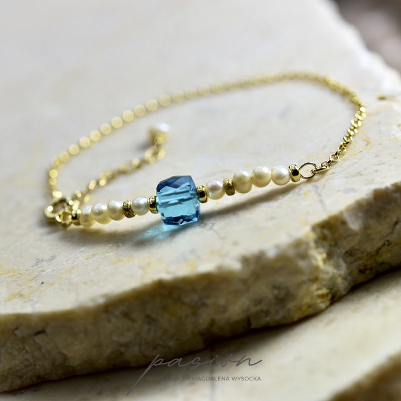 ALASKA - złocona bransoletka z Topazem Swiss Blue i naturalnymi Perłami / PASIÓN / Biżuteria / Bransolety