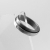 Delikatny pierścionek wstęga z przezroczystą cyrkonią