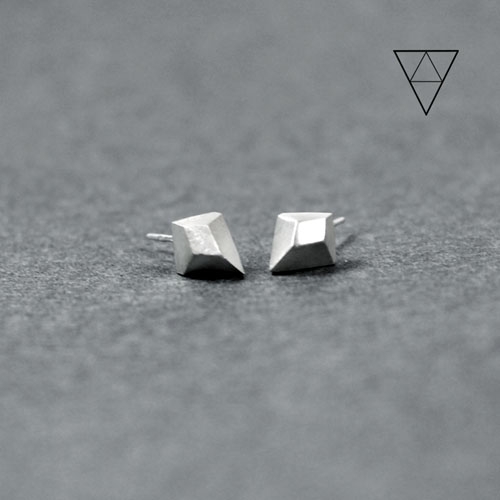Geometryczne minimalistyczne kolczyki srebrne bryłki DIAMOND IV / SHAMBALA / Biżuteria / Kolczyki